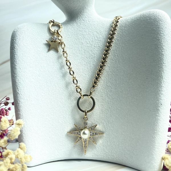 Yellow Gold Necklace with Star and Pearl Pendant